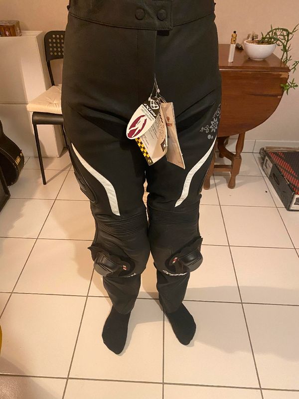 Pantalon moto cuir femme Ixon NEUF avec étiquette taille 48 - Équipement  moto