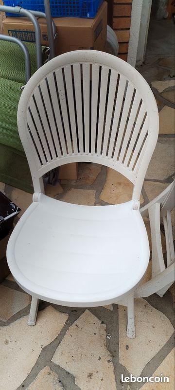 Chaise plastique blanche (image 1)
