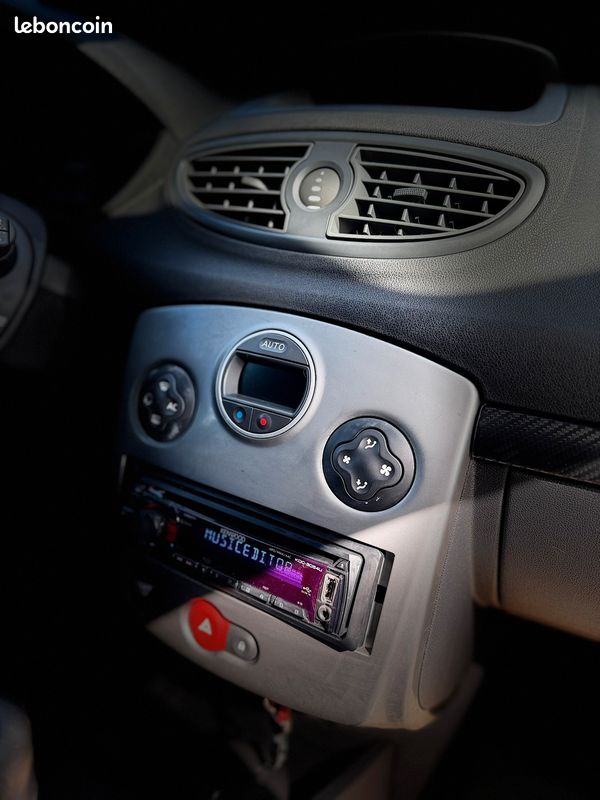 RENAULT - CLIO III 2.0 16V 200 Renault Sport - CARTE MAINS LIBRE (image 8)