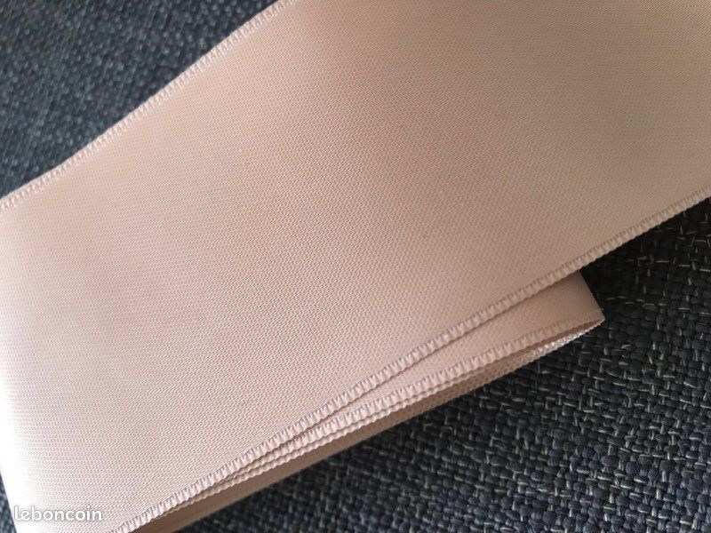 Ruban satin neuf (image 3)