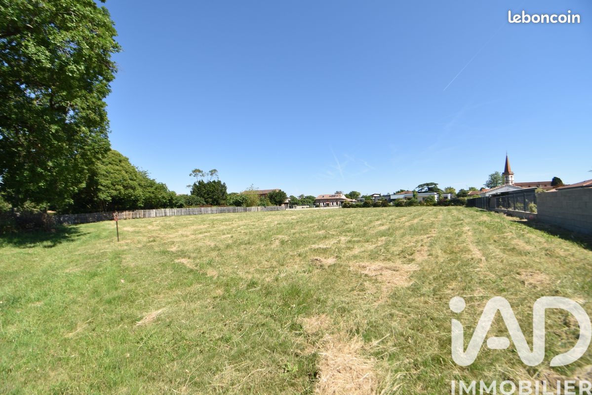 Terrain 2365 m² · à Saint-Clar-de-Rivière · 2 365 m² · 269 000 €