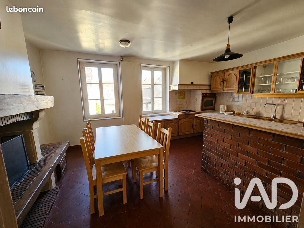 Maison 8 pièces 211 m² · à Coulanges-la-Vineuse · 211 m² · 195 000 €