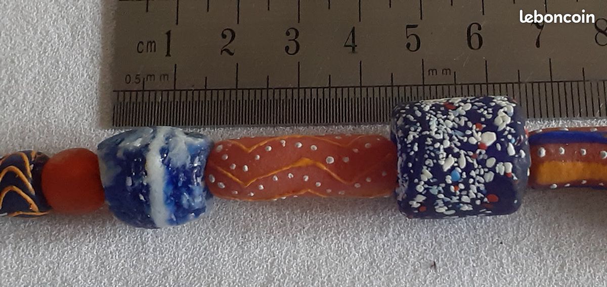Lot De 104 Perles En Verre Anciennes - Occasion, Bon état, Idéal Pour Création Bijoux Vintage Ou Décoration