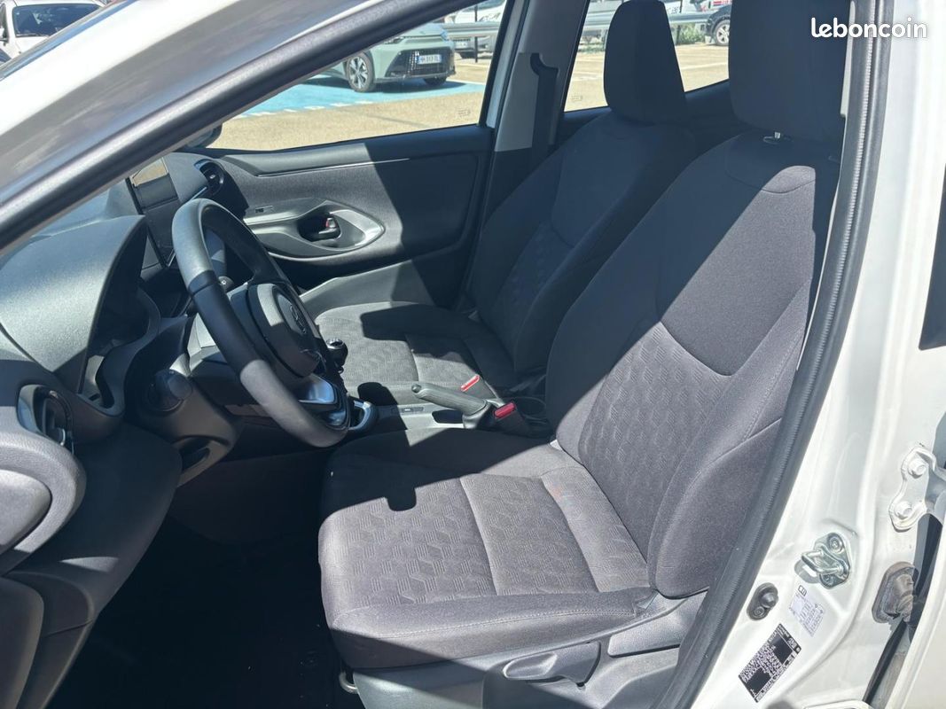 Toyota Yaris 120 VVT-i Dynamic Business 5p MC24 (image 9)