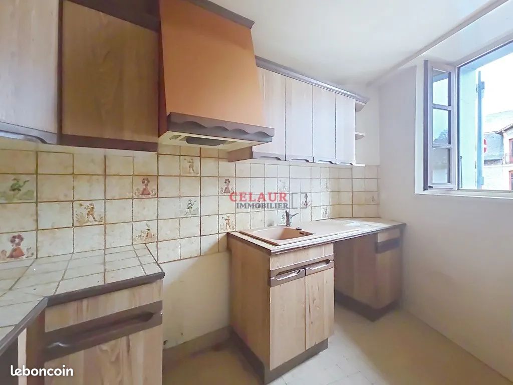 Maison 7 pièces 302 m² · à Uzerche · 302 m² · 93 000 €