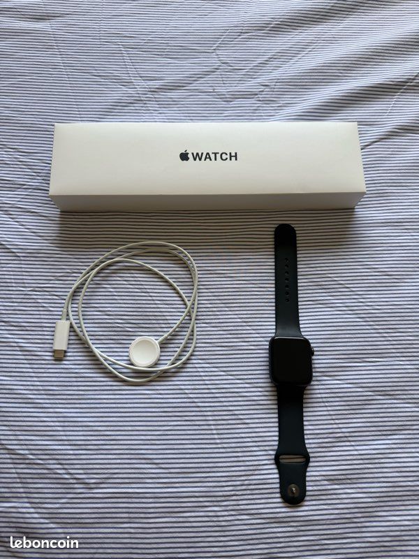 Apple Watch SE 44 mm GPS - Space Gray - Très bon état (image 2)