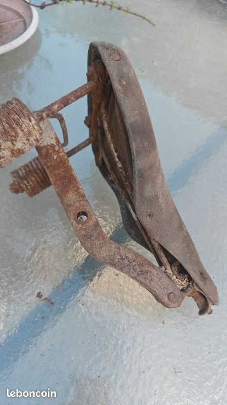 Selle de moto ancienne (image 2)