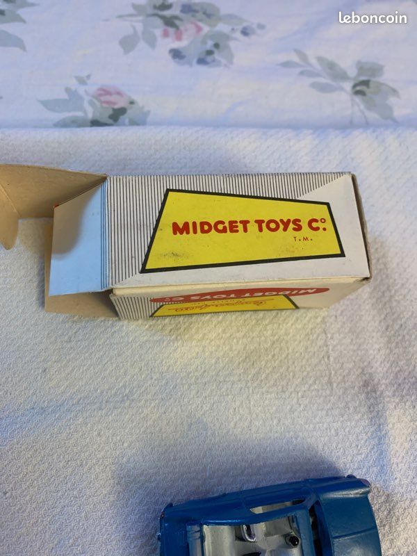 Miniature Vespa 400 Décapotable - Midget Toys - Échelle 1/87 - Bleu Métal - NEUF