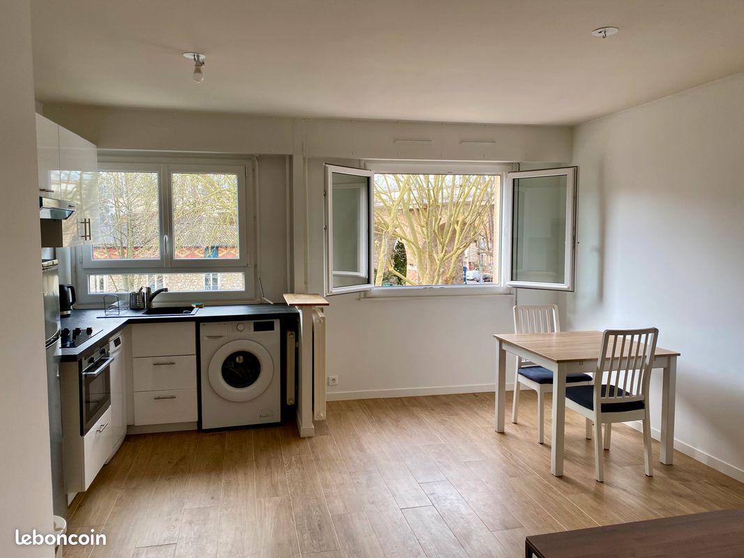 Appartement 1 pièce 28 m² · à Viroflay · 27,7 m² · 900 €/mois