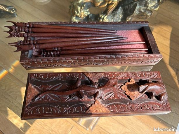 Coffret De 8 Baguettes Chinoises En Bois Sculpté - Ébène Et Corozo - Vintage Asie