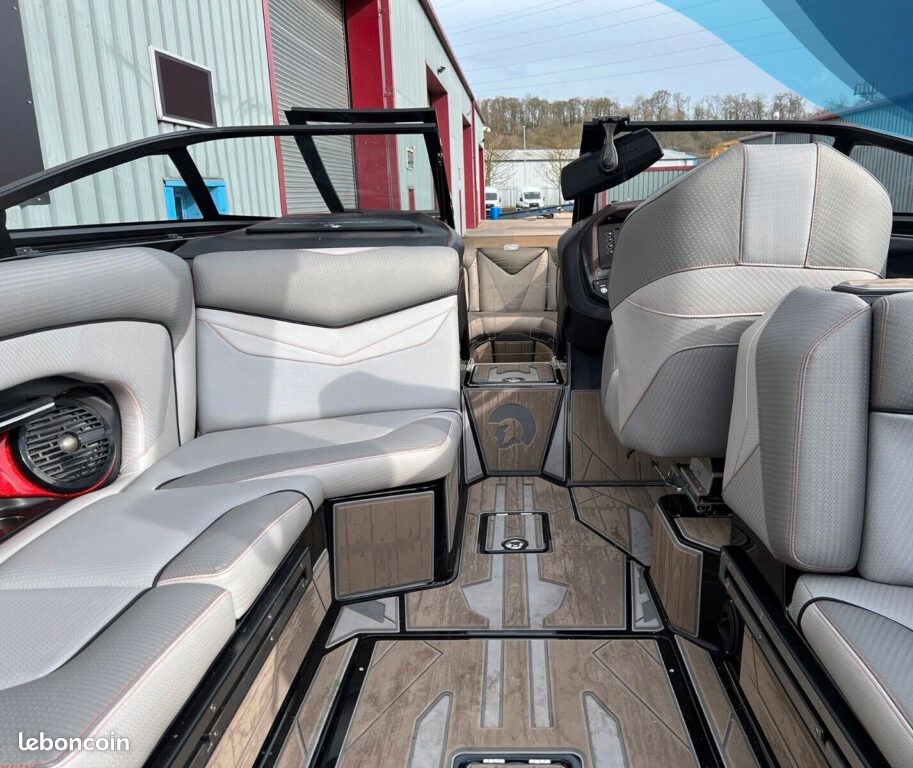 Centurion ri237 2021 100hrs Wake Bateau (image 3)