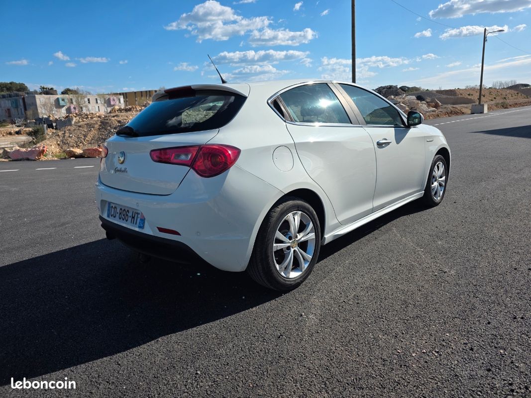 Alpha Romeo Giulietta 1.4 16v T-jet Distinctive - Voitures
