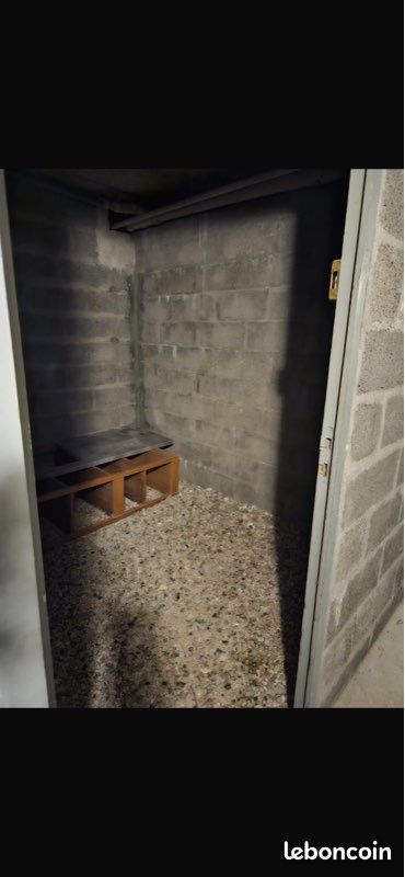 Cave / box (image 2)