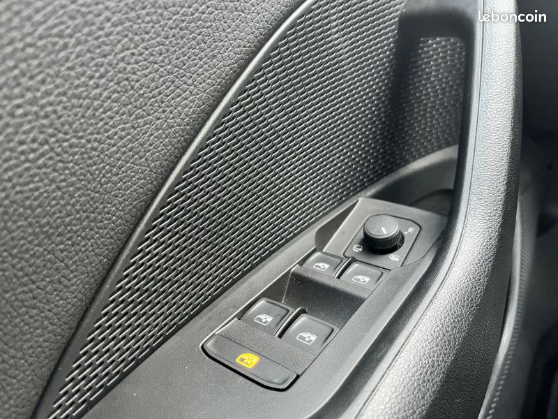 Skoda OCTAVIA COMBI 2.0 TDI SCR 150CH SELECTION DSG7 (image 13)