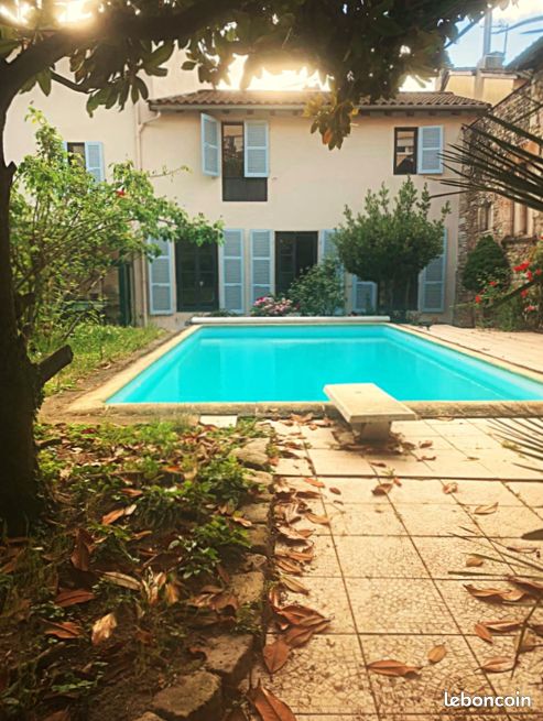 Maison 9 pièces 278 m² · à Mâcon · 278 m² · 890 000 €