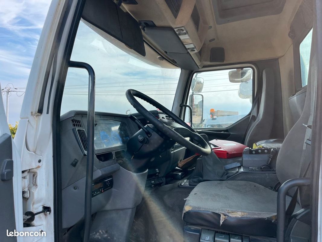 Renault Kerax 370dci 4x4 plateau grue Palfinger (image 17)