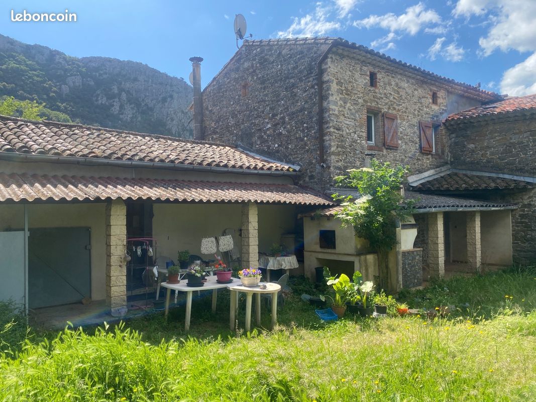 Maison 11 pièces 330 m² · à Générargues · 330 m² · 275 000 €