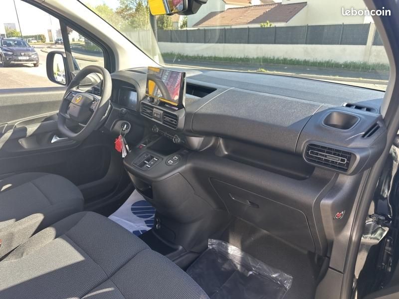 Opel Combo Cargo M Diesel 130ch automatique Pack Premium Connect (image 11)