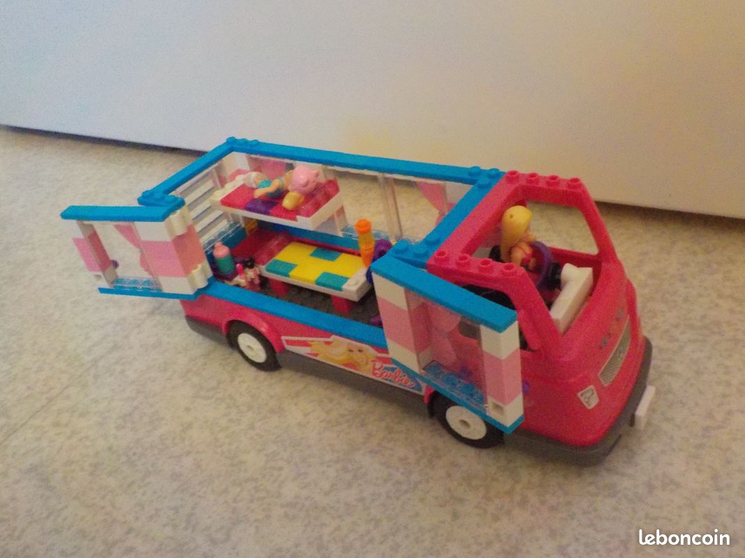 Barbie Coffret CampingCar De Rêve Avec Tente Sur Le Toit Balançoire, Bassin Pour La Pêche, Barbecue-Grill Avec Fonction Changement De Couleur Et Plus De 60 Accessoires Dont De La Pâte à Modeler,HRJ78