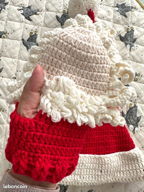 Chapeaux et gants de Père Noël faits à la main (image 3)