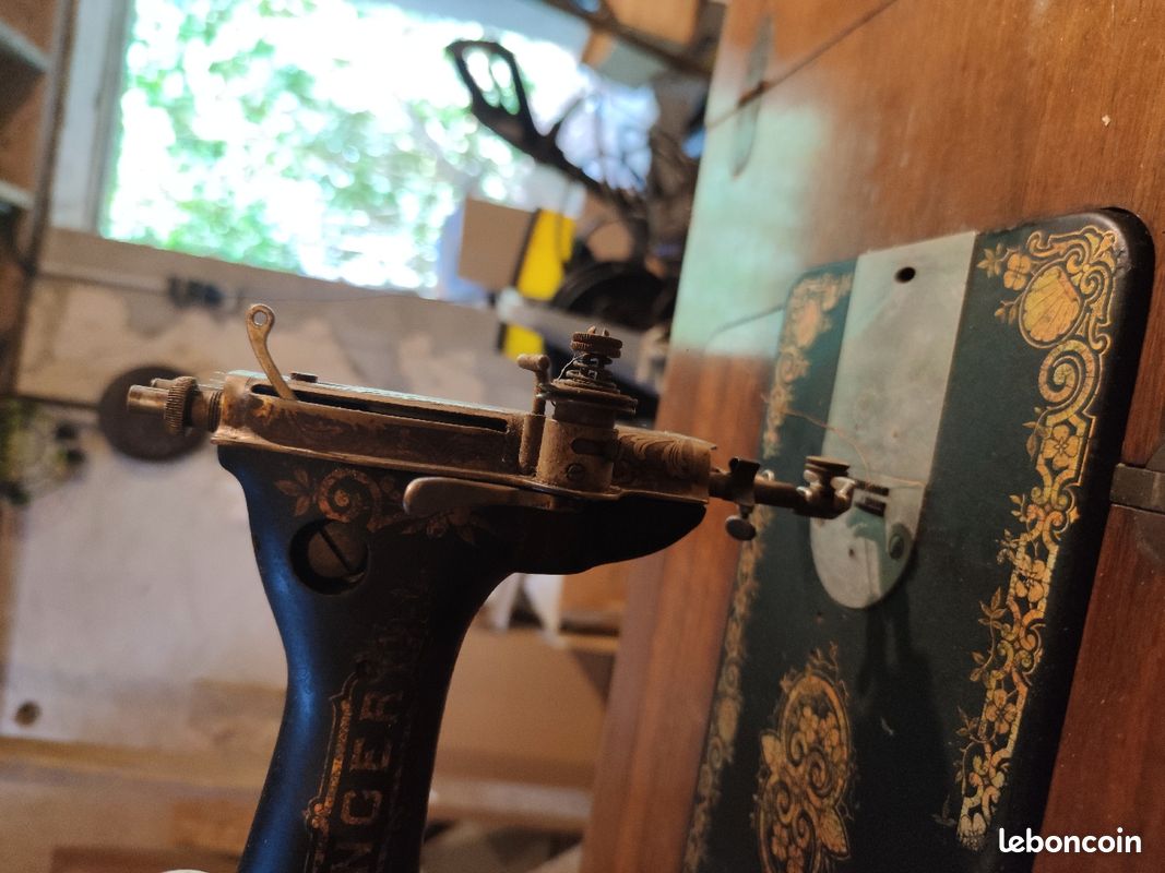Machine à coudre Singer ancienne dans meuble (image 6)