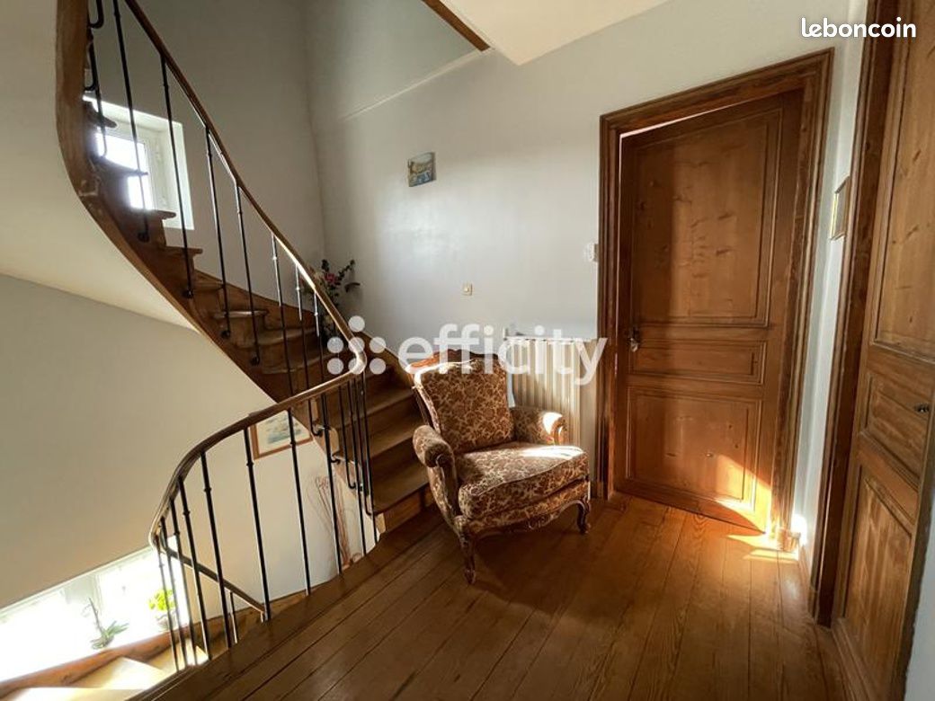Maison 6 pièces 184 m² · à Saint-Pierre-lès-Nemours · 184 m² · 378 000 €