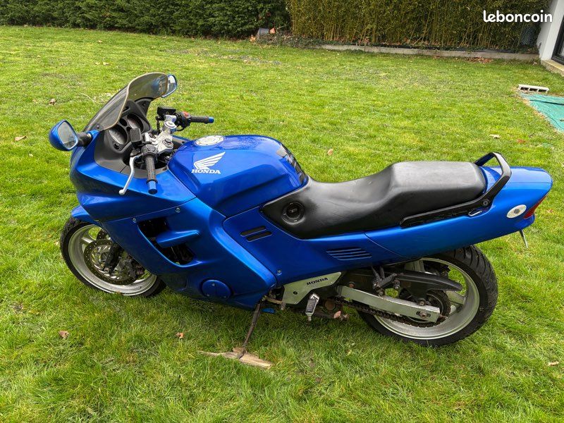 honda-cbr-1000-f-sc25-61-150km-motos