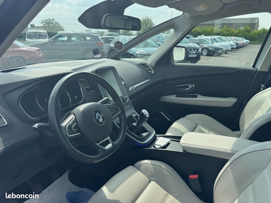 RENAULT SCENIC IV Edition One 1.2i 130 CV 09/2016 47800 KM TOIT PANORAMIQUE INTIÉRIEUR CUIR SIÈGES CHAUFFANTS ET MAS (image 11)