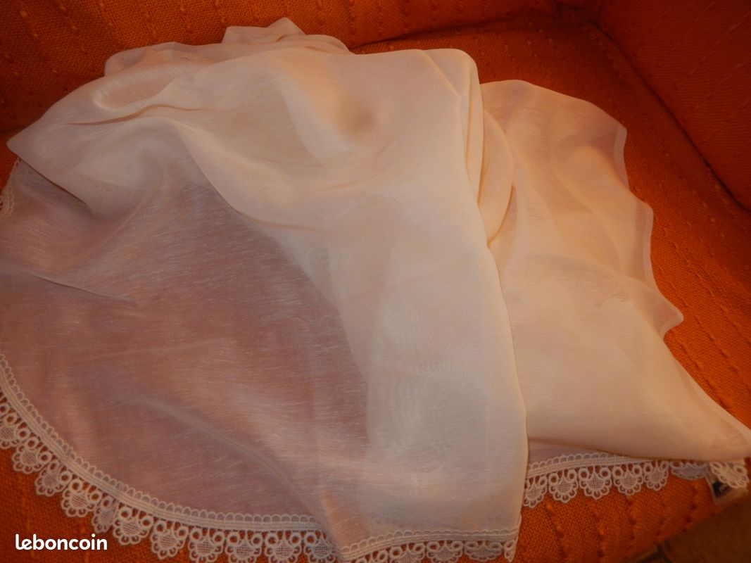 2 PAIRES DE RIDEAUX COULEUR écru POLYESTER (tergal ) AVEC BRODERIE SUR LE côté NEUFS (image 1)