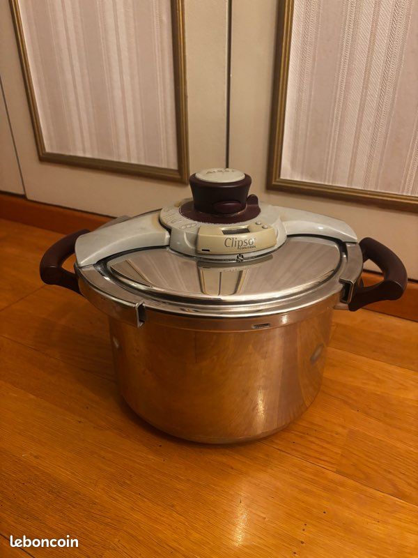 Cocotte Minute (Autocuiseur) 8 Litres Avec Panier - Marque Générique - Occasion Fonctionnelle - Noir