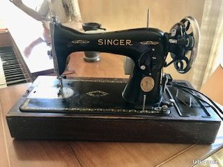 Machine à coudre Singer et sa mallette de rangement (fermée : L54x36xht24)le tout en très bon état (image 1)
