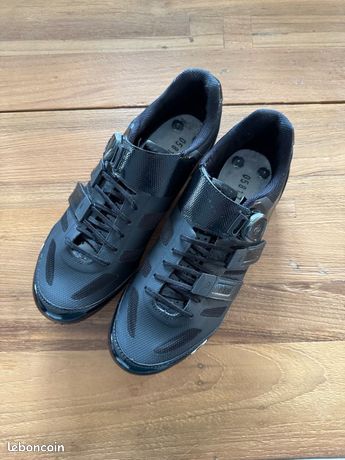 Chaussures Vélo Route Giro Sentrie Techlace – Carbone – Homme EU 42,5 / US 9,5 – Neuves