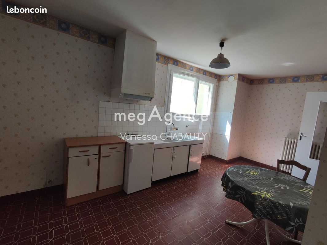Maison 6 pièces 150 m² - Mirebeau 86110 (image principale 6)