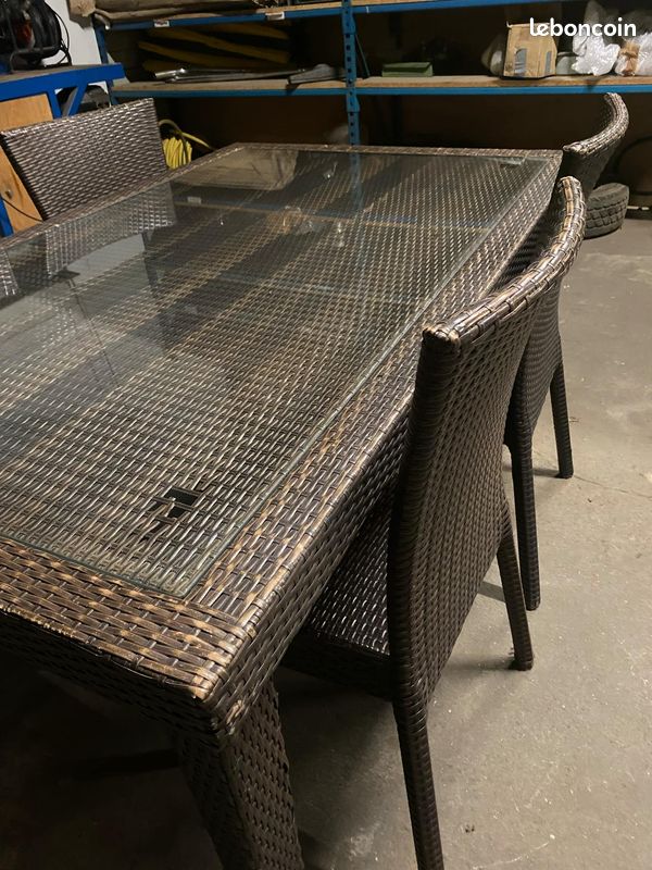 Vend table extérieur (image 1)