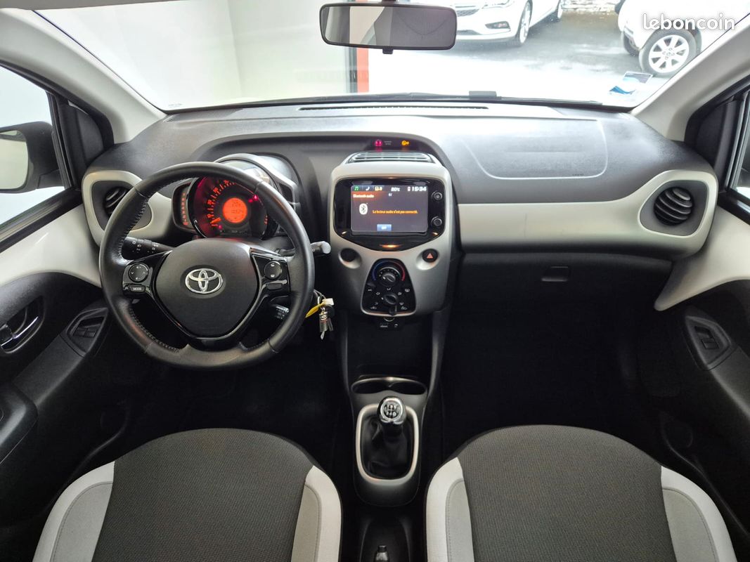 TOYOTA AYGO II X-PLAY 1.0 VVT-I 69 cv *105241 kms* 5990 euros (image 4)