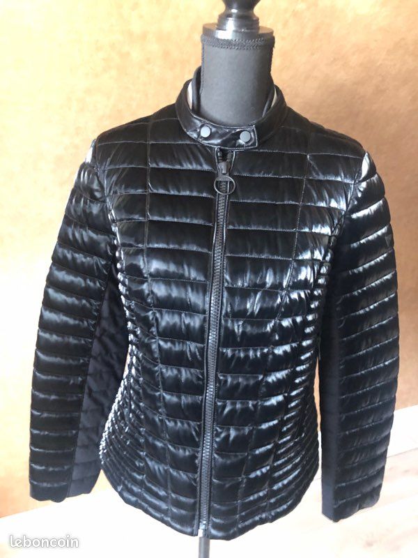 Doudoune Guess neuve Vêtements