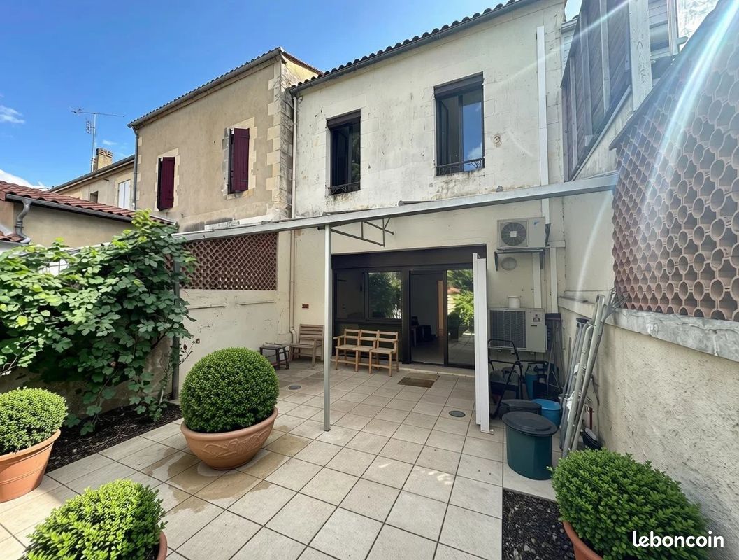 Maison 5 pièces 380 m² · à Bergerac · 380 m² · 161 000 €