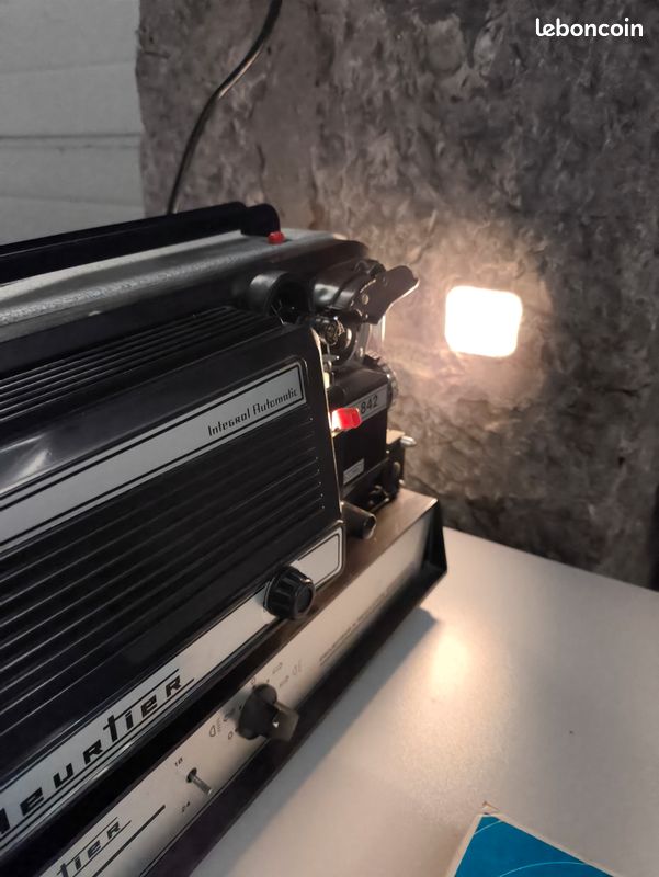 Projecteur De Film Fixe Heurtier P842 – Fonctionnel, Lampe HS – À Réviser