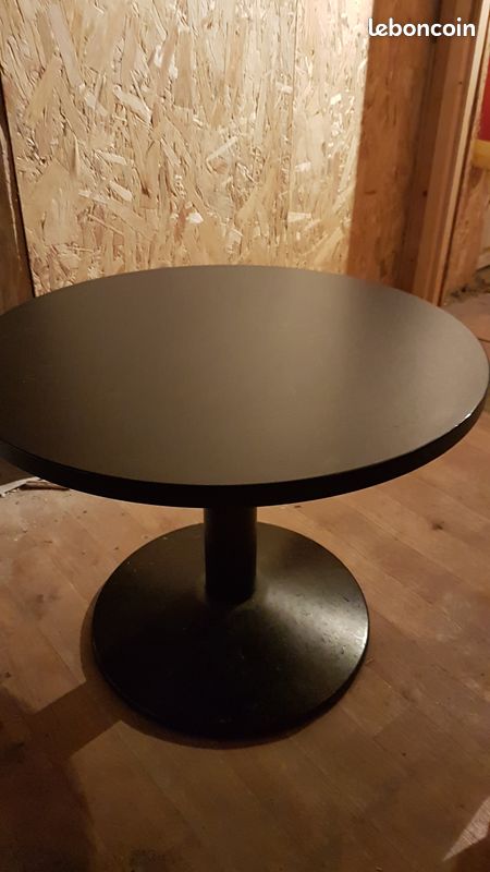 Tables basses noires (image 1)