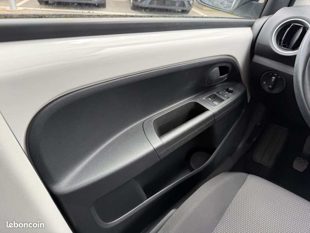 SKODA Citigo 1.0 60 ch BVM Ambition (image 31)
