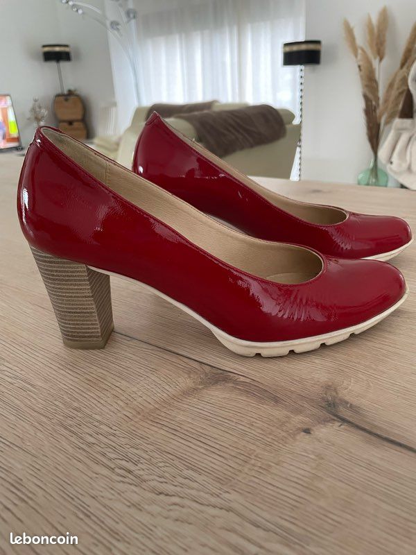 Chaussures à talons vernis rouge de chez Dorking Chaussures
