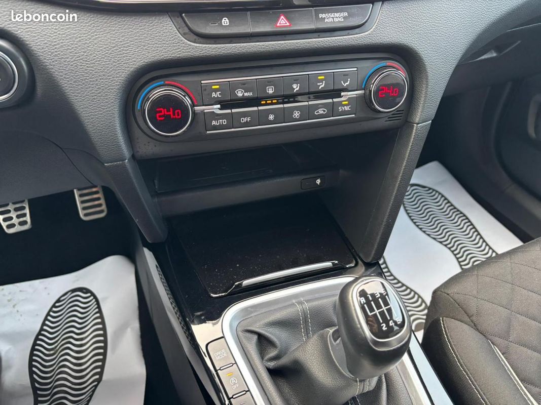 KIA CEE D CEED 1.6 CRDi 136 ch MHEV BVM6 GT Line (image 16)