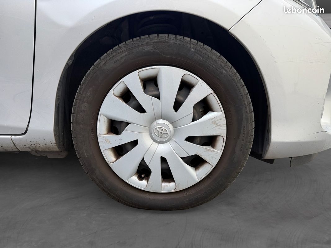 TOYOTA YARIS Hybride 100 ch Dynamic Caméra De Recul Radar De Recul Ouverture Fermeture sans clé Keyless GPS Boîte Auto Garantie 12 mois (image 19)