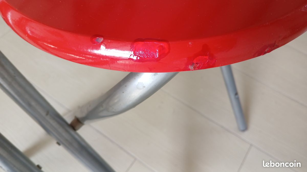 Chaise de bistrot rouge (image 2)
