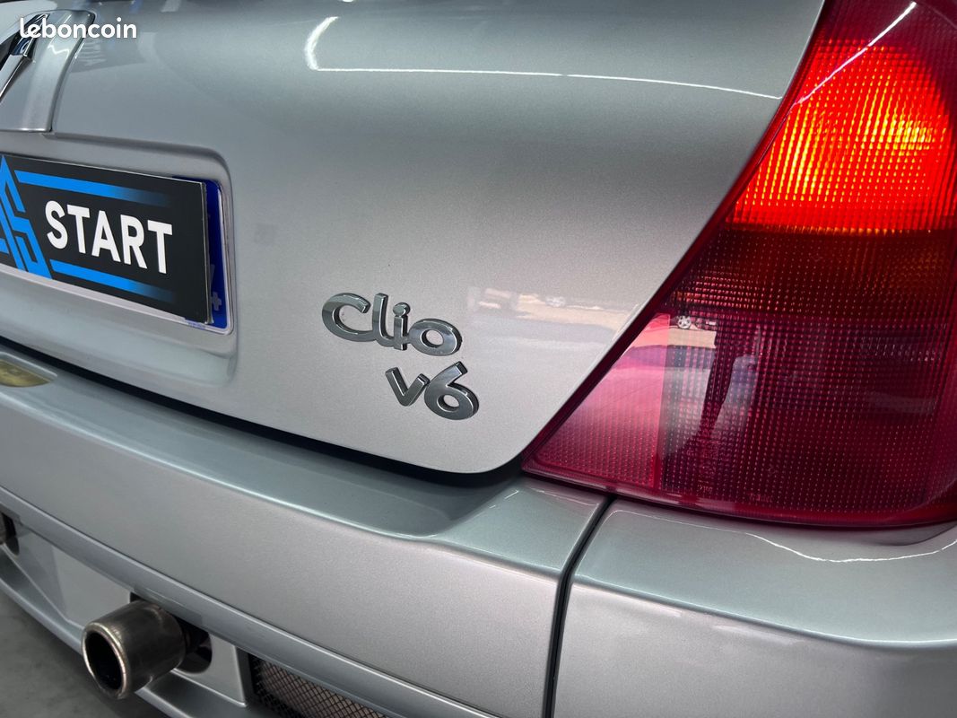 Renault Clio 3.0 V6 230ch/N°1609/Distribution Neuve/Clim (image 29)