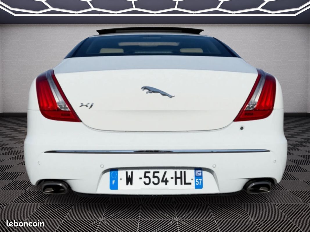 Jaguar XJ Luxury 3.0 V6 275cv - Cuir, Toit ouvrant, Caméra de recul (image 6)
