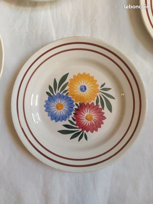 Assiettes plates anciennes en terre de fer Choisy-le-Roi (image 2)