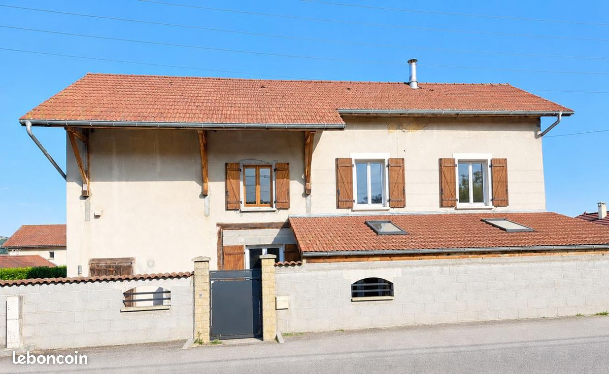 Maison 6 pièces 180 m² · à Doissin · 180 m² · 330 000 €