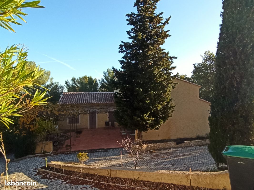 Maison 8 pièces 220 m² · à Cadolive · 220 m² · 780 000 €