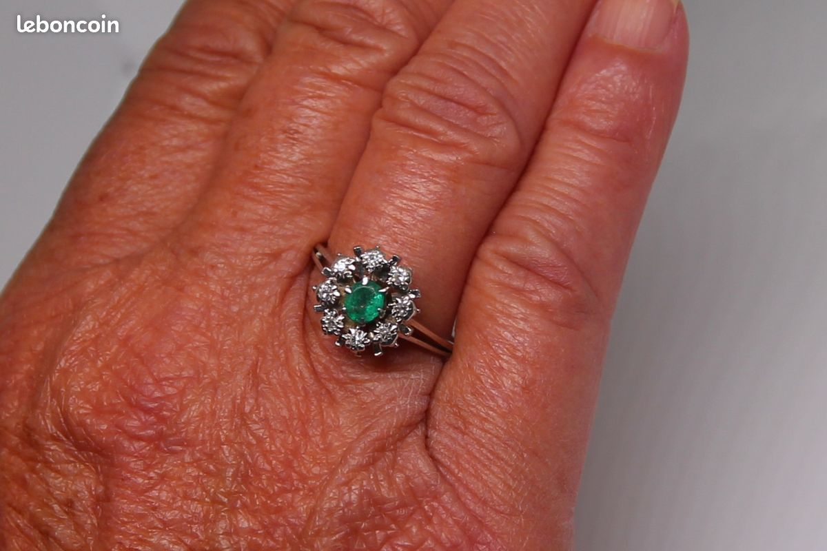 Bague marquise fleur émeraude et diamants or blanc 18 carats 750